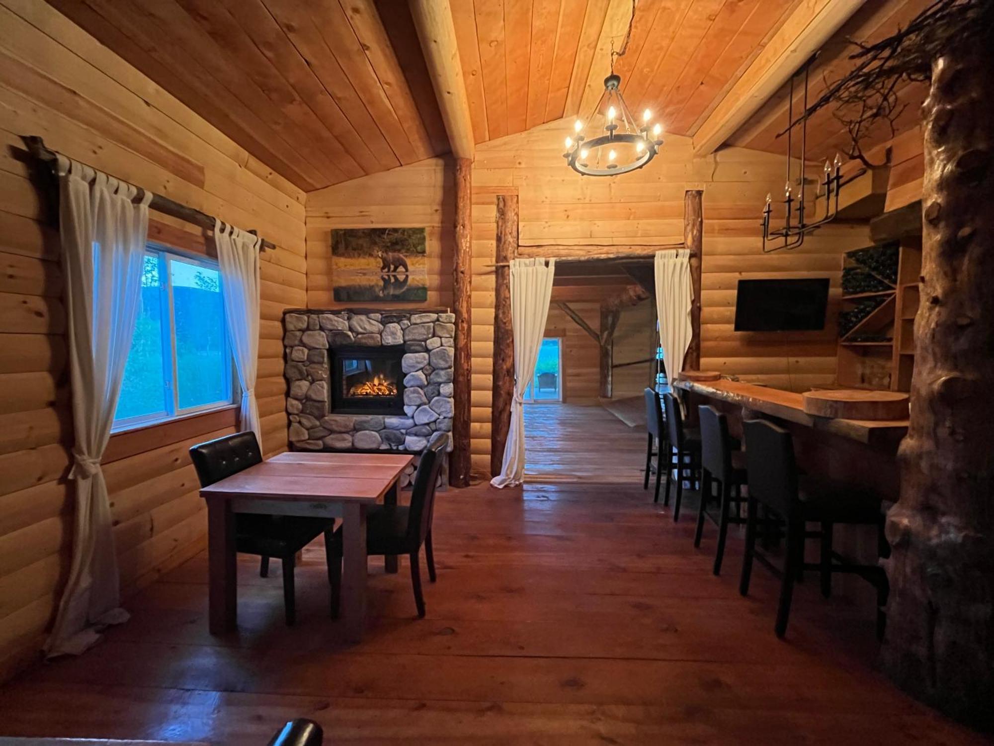 Tatla Lake Eagle Bear Lodge מראה חיצוני תמונה